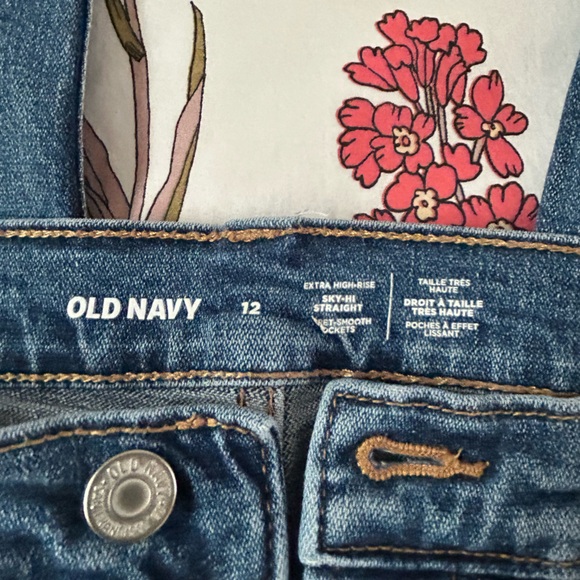 Old navy extra high rise sky-hi straight mom jean- size 12 - Picture 2 of 4